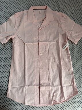 Amazon Essentials Light Pink Short-Sleeve Button-Down Shirt